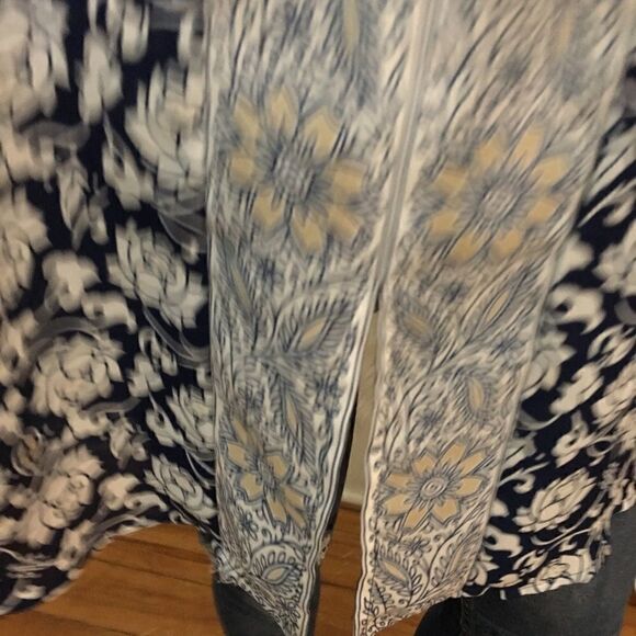 White Stag Slit bottom Chiffon Top - Picture 4 of 10